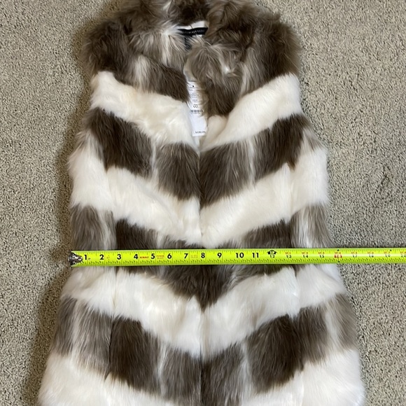 Chevron Faux Fur Vest | White House Black Market | NWT - Picture 8 of 10
